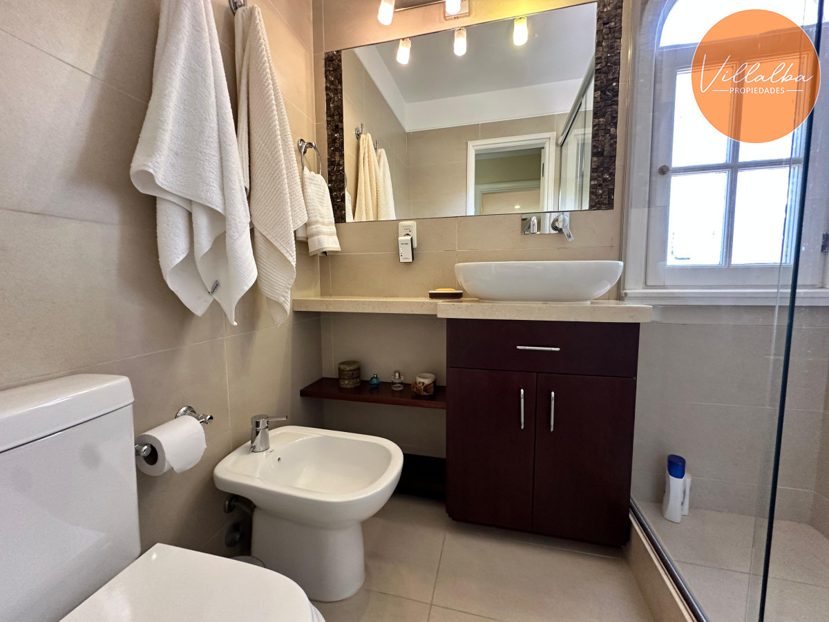 Casa ID.3571 - Admirable casa en venta de 4 dorm. y dep. de servicio en Punta del Este