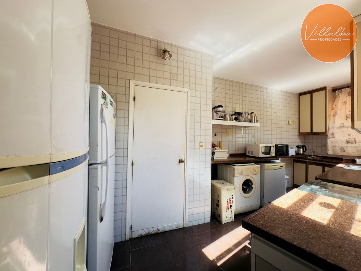 Apartamento ID.3194 - Casa en Venta, 5 dormitorios, 50 metros de la playa.