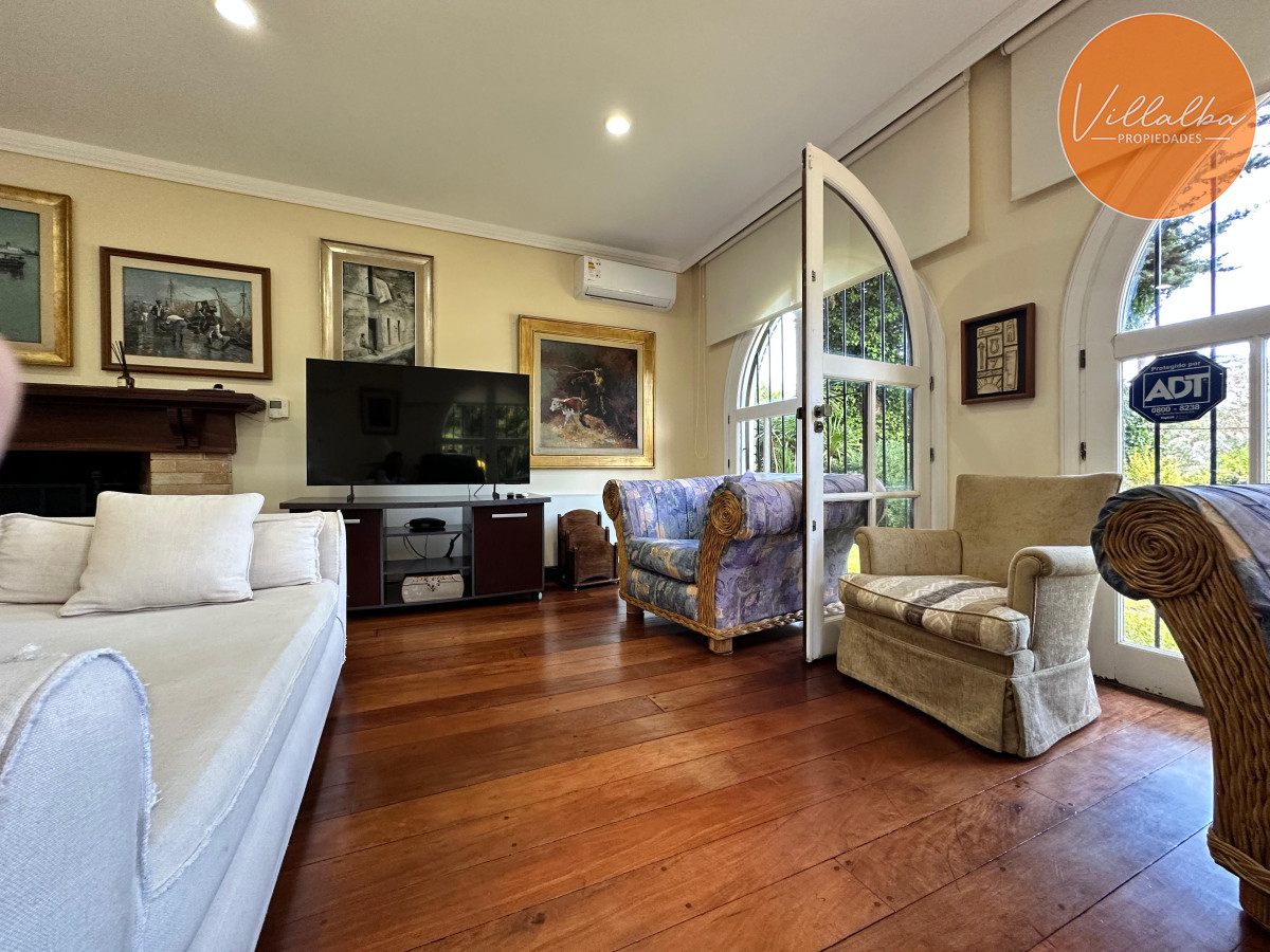 Casa ID.3571 - Admirable casa en venta de 4 dorm. y dep. de servicio en Punta del Este