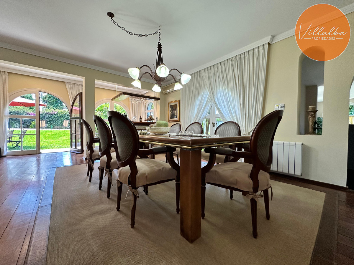Casa ID.3571 - Admirable casa en venta de 4 dorm. y dep. de servicio en Punta del Este