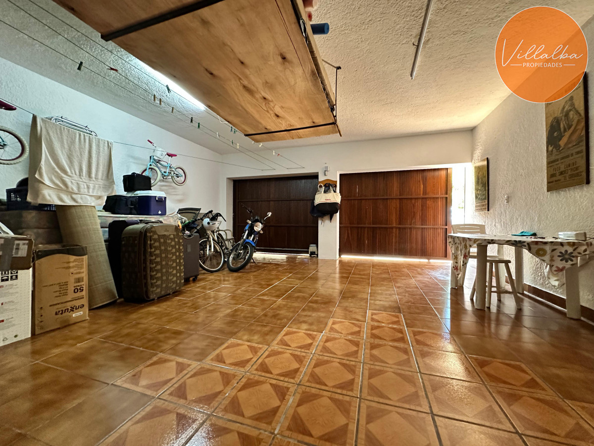 Casa ID.3571 - Admirable casa en venta de 4 dorm. y dep. de servicio en Punta del Este