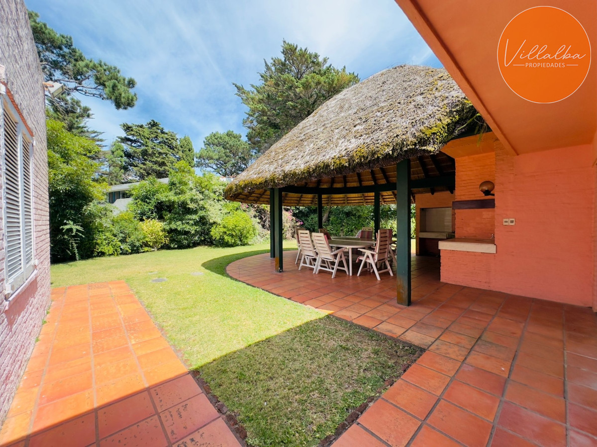 Apartamento ID.3194 - Casa en Venta, 5 dormitorios, 50 metros de la playa.