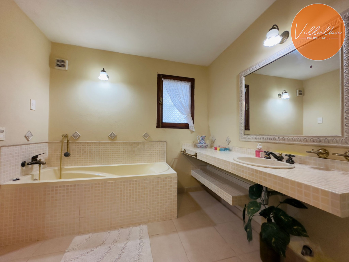 Casa ID.3215 - Casa en VENTA, 3 dormitorios, Punta del Este
