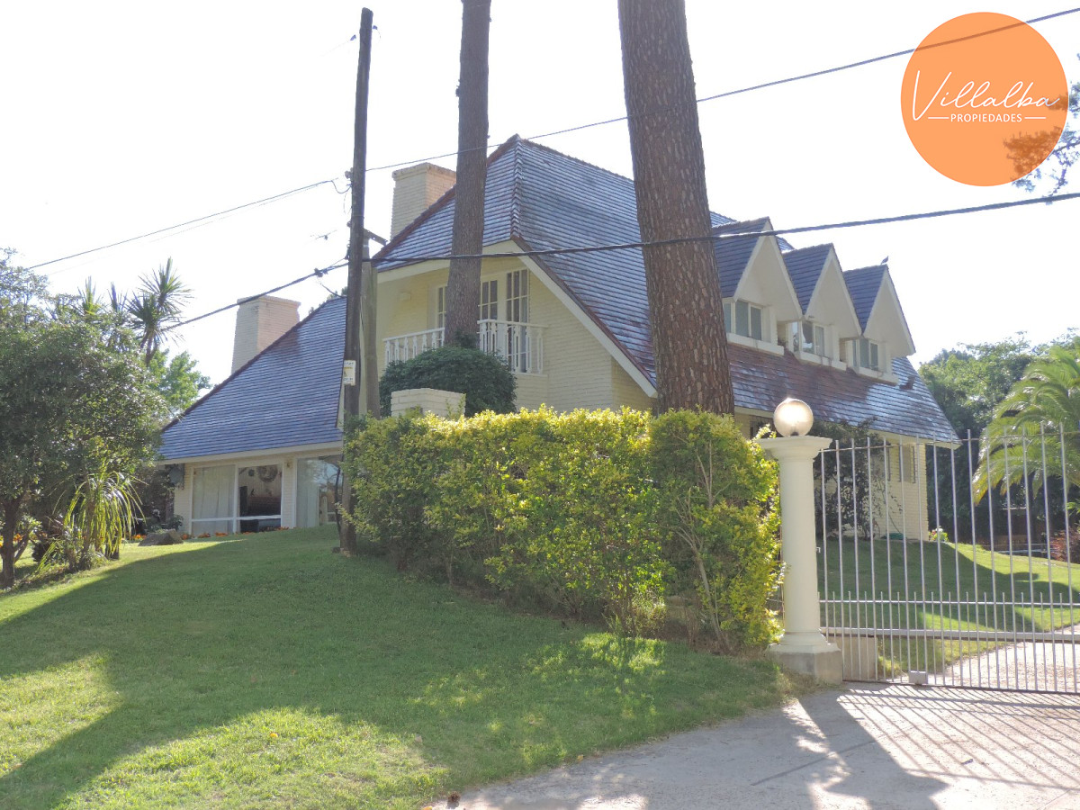 Casa ID.3581 - VENDO CASA DE 5 DORMITORIOS EN PUNTA DEL ESTE