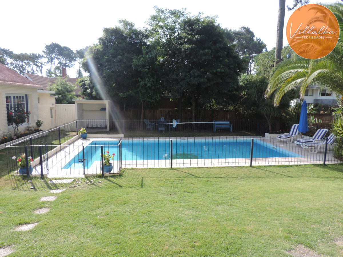Casa ID.3581 - VENDO CASA DE 5 DORMITORIOS EN PUNTA DEL ESTE
