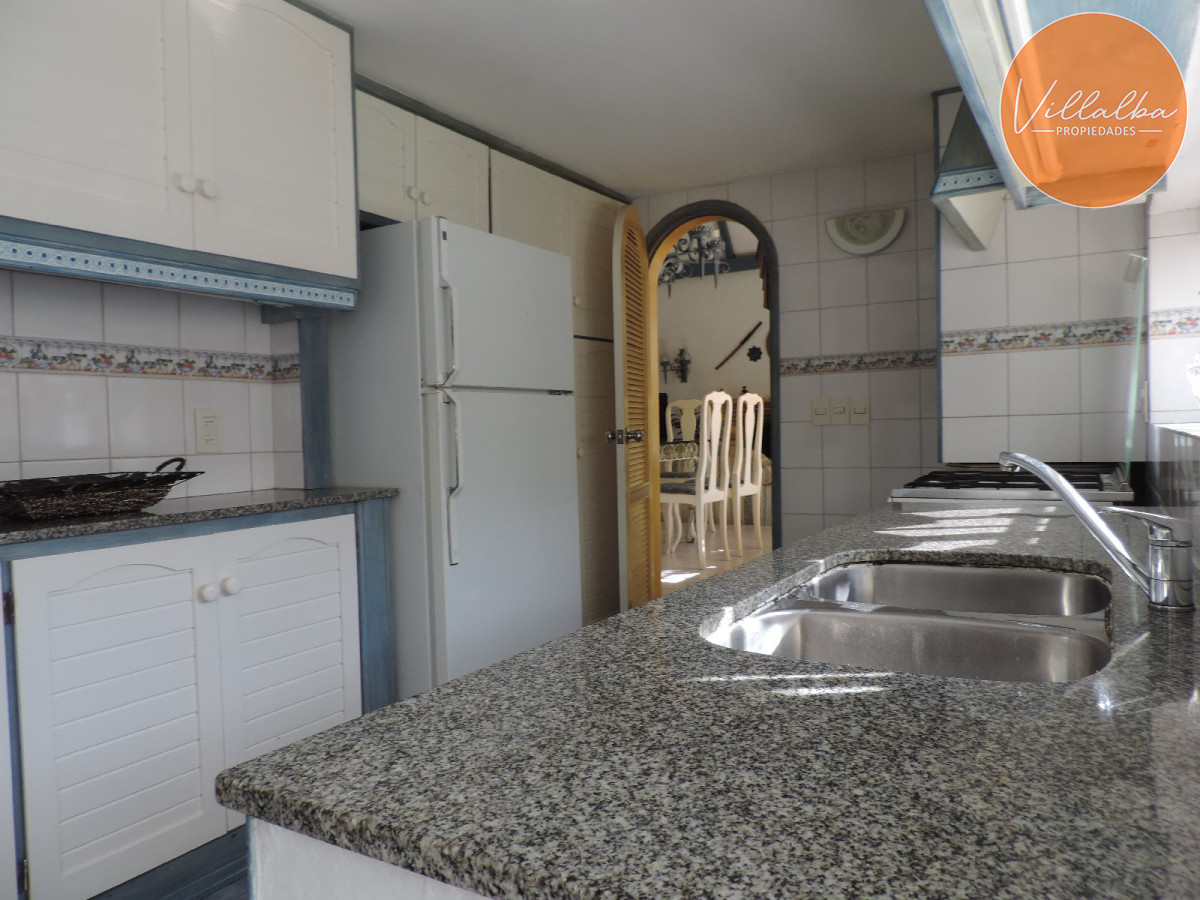 Casa ID.3581 - VENDO CASA DE 5 DORMITORIOS EN PUNTA DEL ESTE