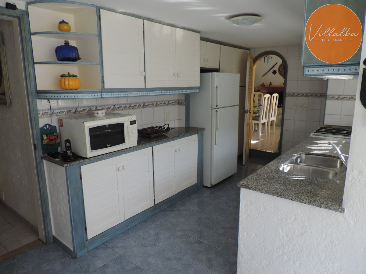 Casa ID.3581 - VENDO CASA DE 5 DORMITORIOS EN PUNTA DEL ESTE