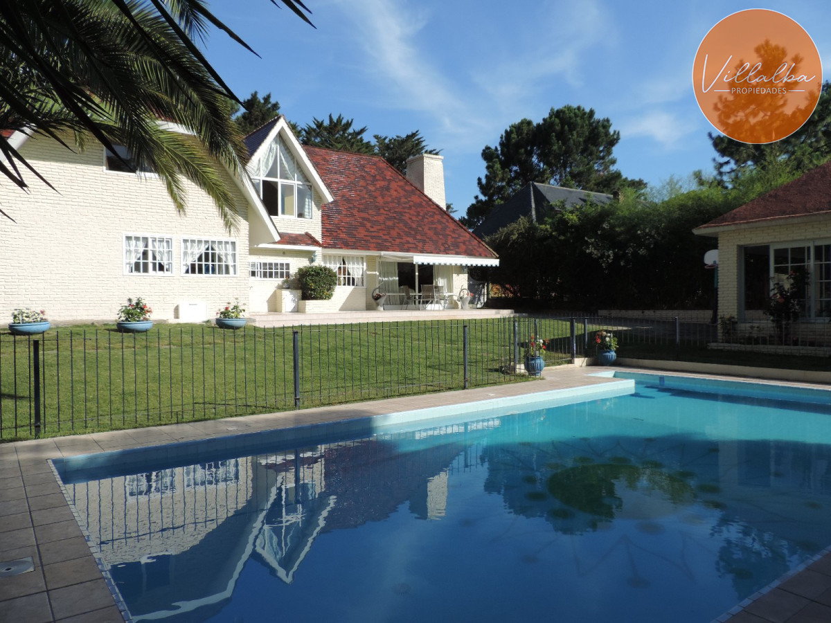 Casa ID.3581 - VENDO CASA DE 5 DORMITORIOS EN PUNTA DEL ESTE