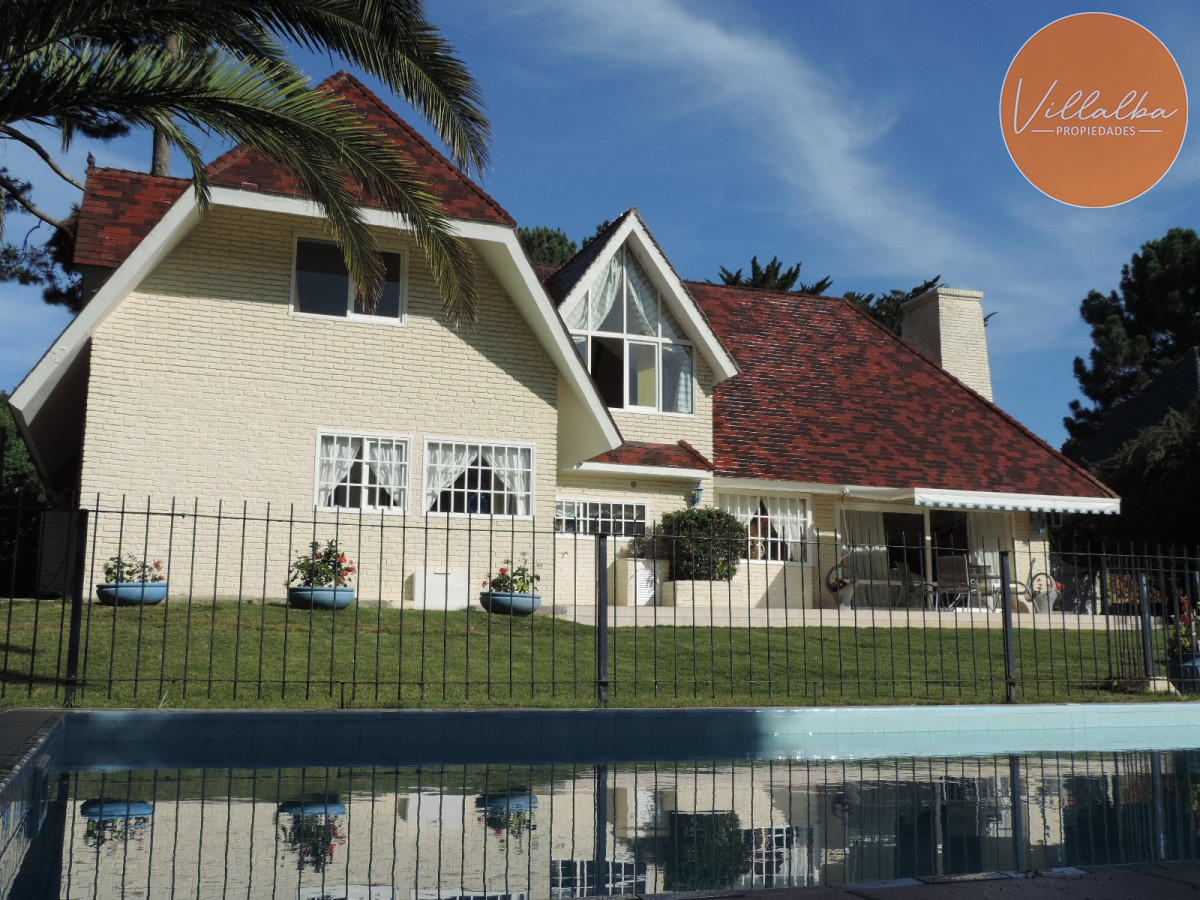 Casa ID.3581 - VENDO CASA DE 5 DORMITORIOS EN PUNTA DEL ESTE