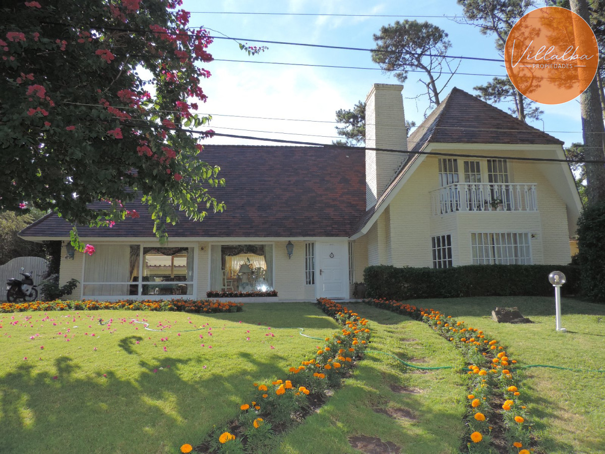 Casa ID.3581 - VENDO CASA DE 5 DORMITORIOS EN PUNTA DEL ESTE