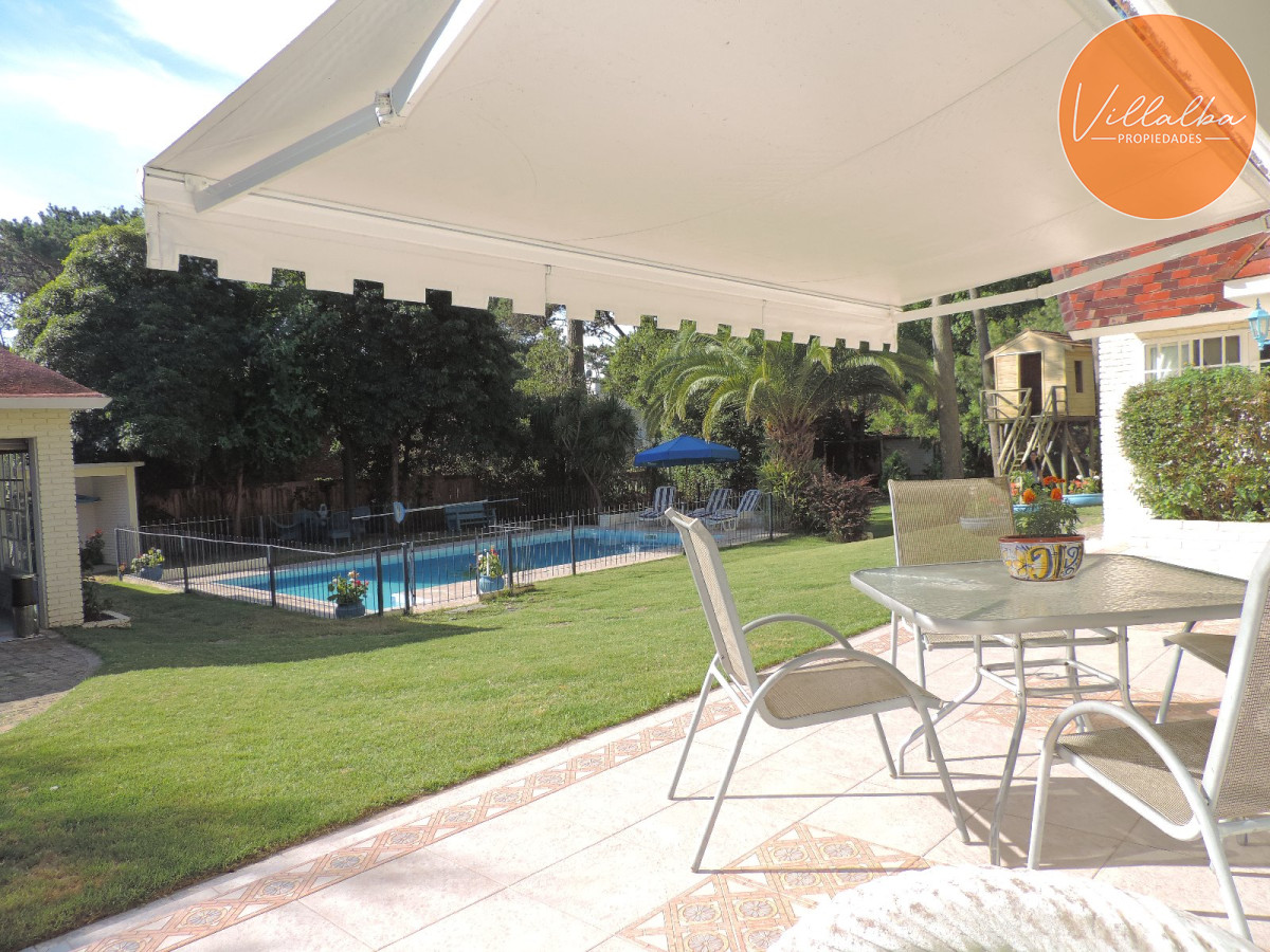 Casa ID.3581 - VENDO CASA DE 5 DORMITORIOS EN PUNTA DEL ESTE