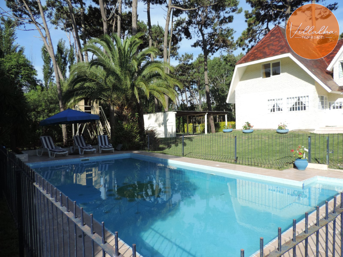 Casa ID.3581 - VENDO CASA DE 5 DORMITORIOS EN PUNTA DEL ESTE
