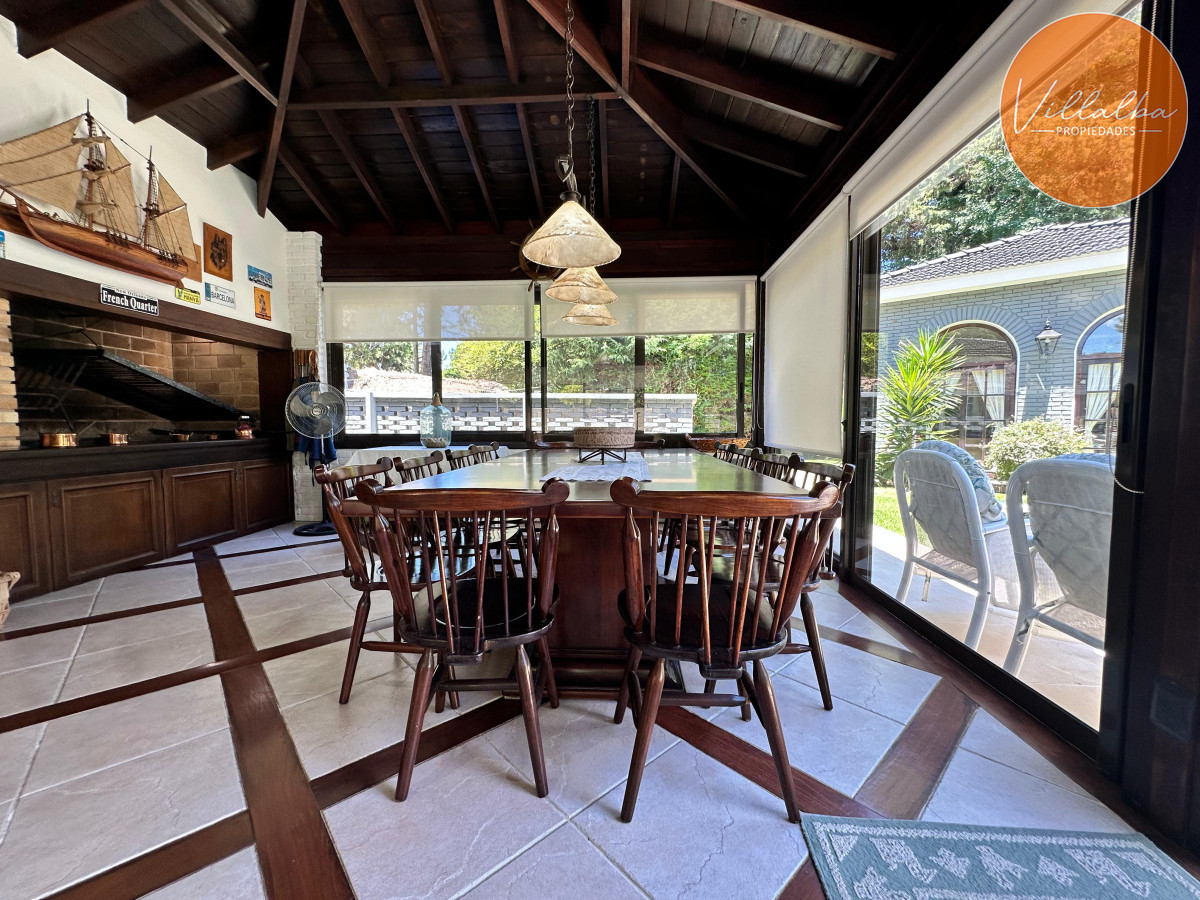 Casa ID.3571 - Admirable casa en venta de 4 dorm. y dep. de servicio en Punta del Este