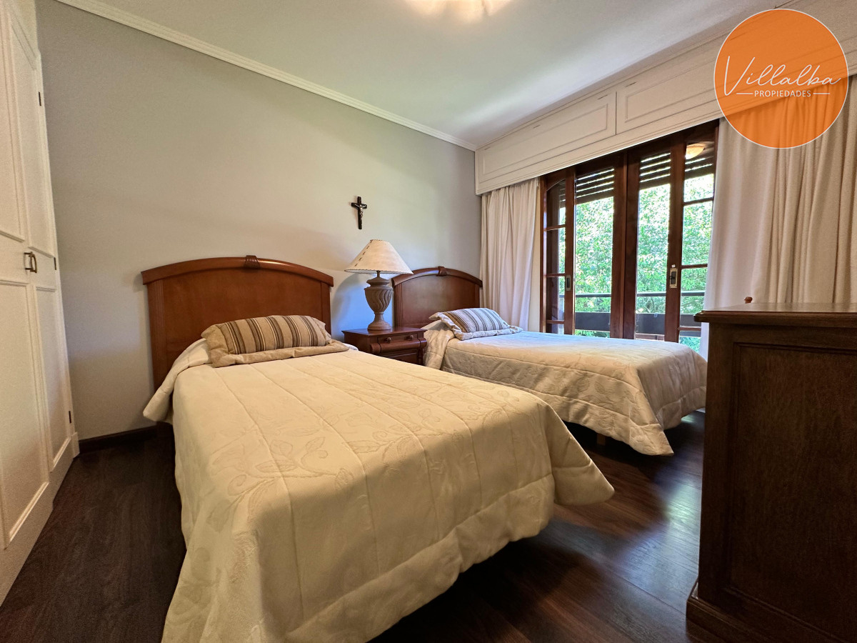 Casa ID.3571 - Admirable casa en venta de 4 dorm. y dep. de servicio en Punta del Este