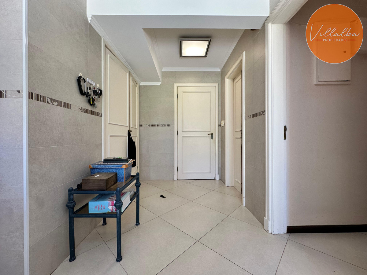 Casa ID.3571 - Admirable casa en venta de 4 dorm. y dep. de servicio en Punta del Este