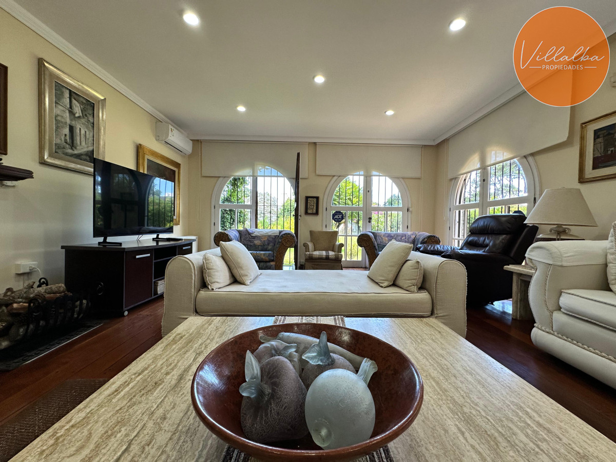 Casa ID.3571 - Admirable casa en venta de 4 dorm. y dep. de servicio en Punta del Este
