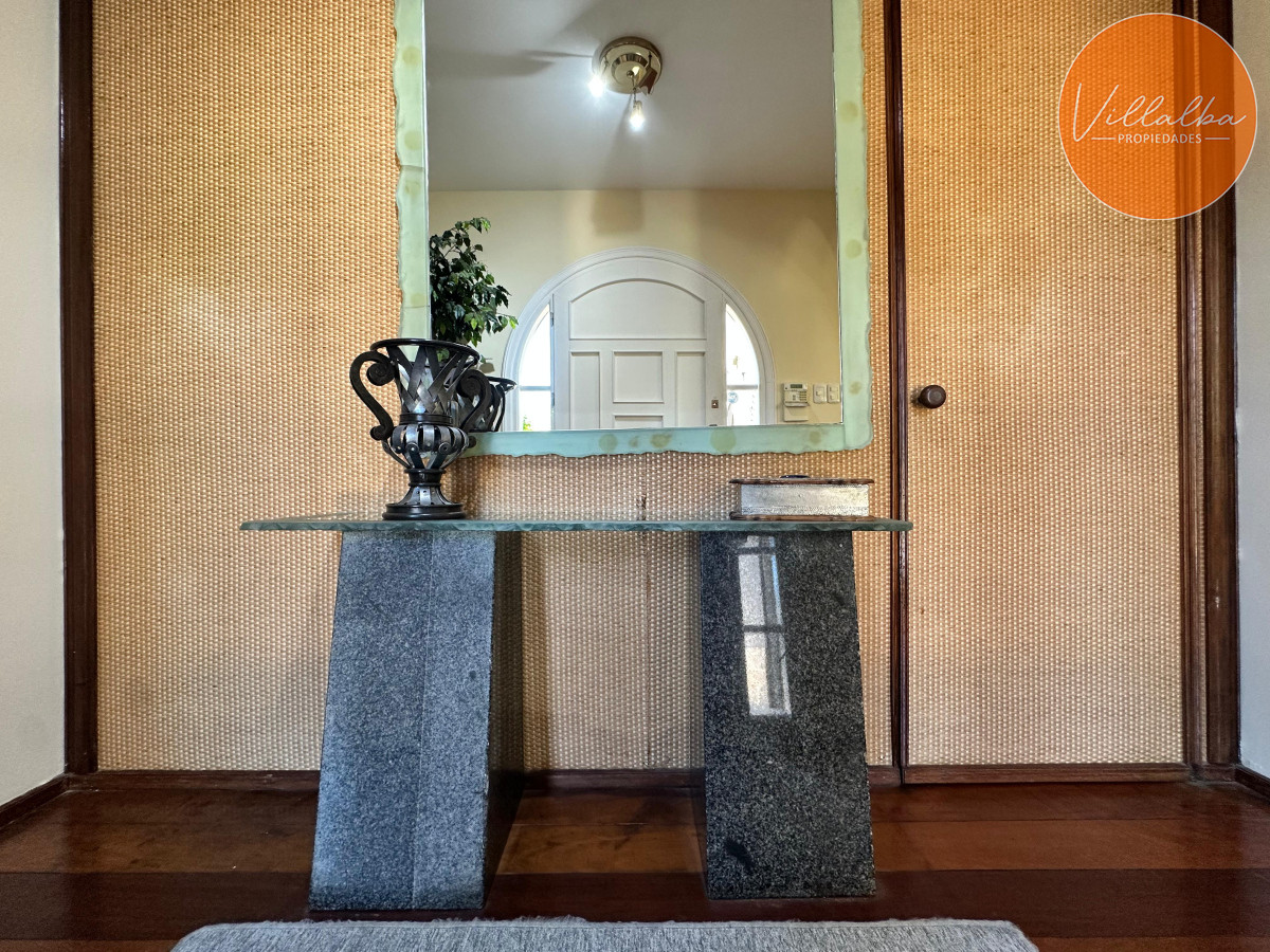 Casa ID.3571 - Admirable casa en venta de 4 dorm. y dep. de servicio en Punta del Este