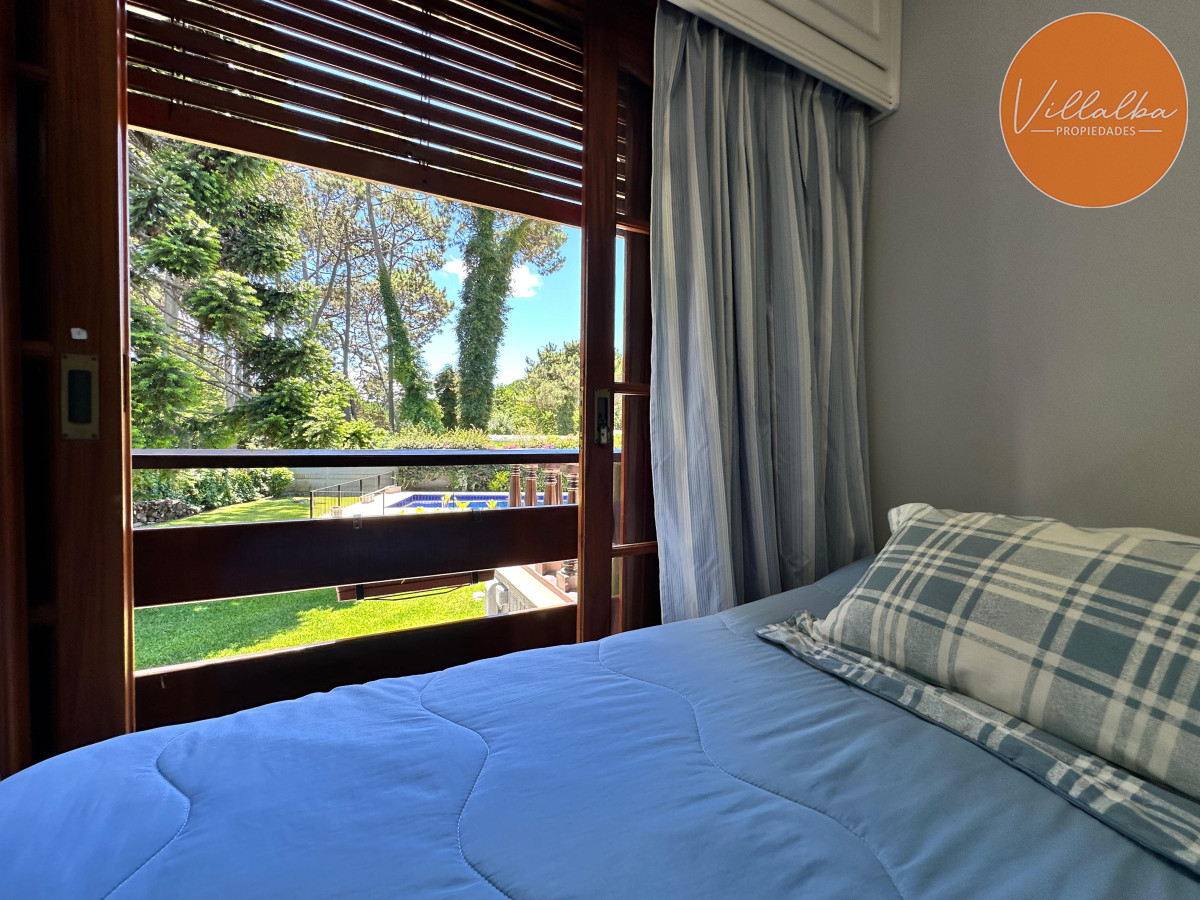 Casa ID.3571 - Admirable casa en venta de 4 dorm. y dep. de servicio en Punta del Este