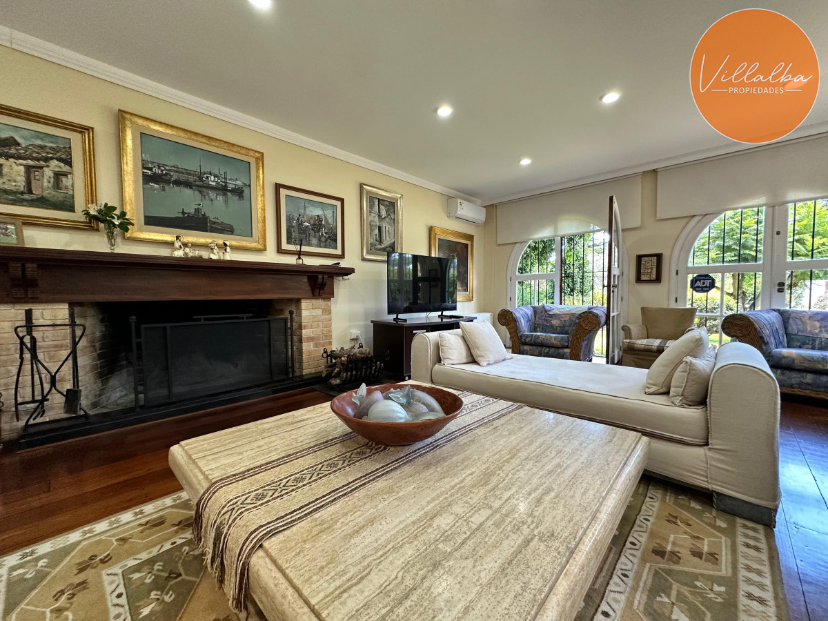 Casa ID.3571 - Admirable casa en venta de 4 dorm. y dep. de servicio en Punta del Este