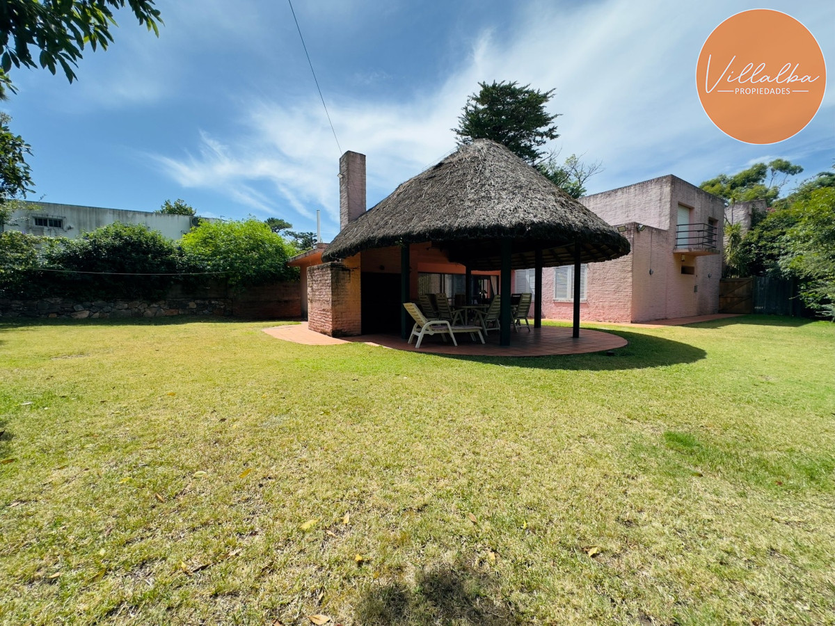 Apartamento ID.3194 - Casa en Venta, 5 dormitorios, 50 metros de la playa.