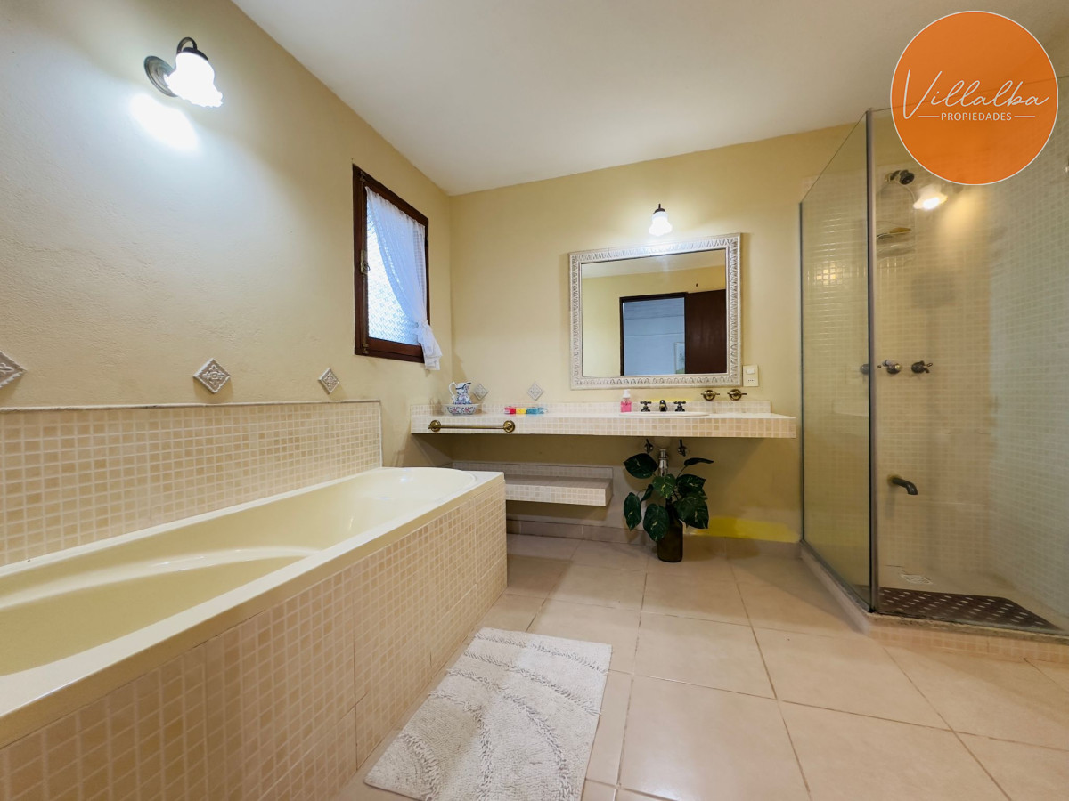 Casa ID.3215 - Casa en VENTA, 3 dormitorios, Punta del Este