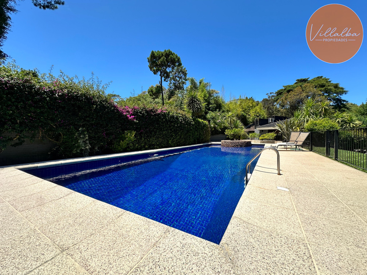 Casa ID.3571 - Admirable casa en venta de 4 dorm. y dep. de servicio en Punta del Este