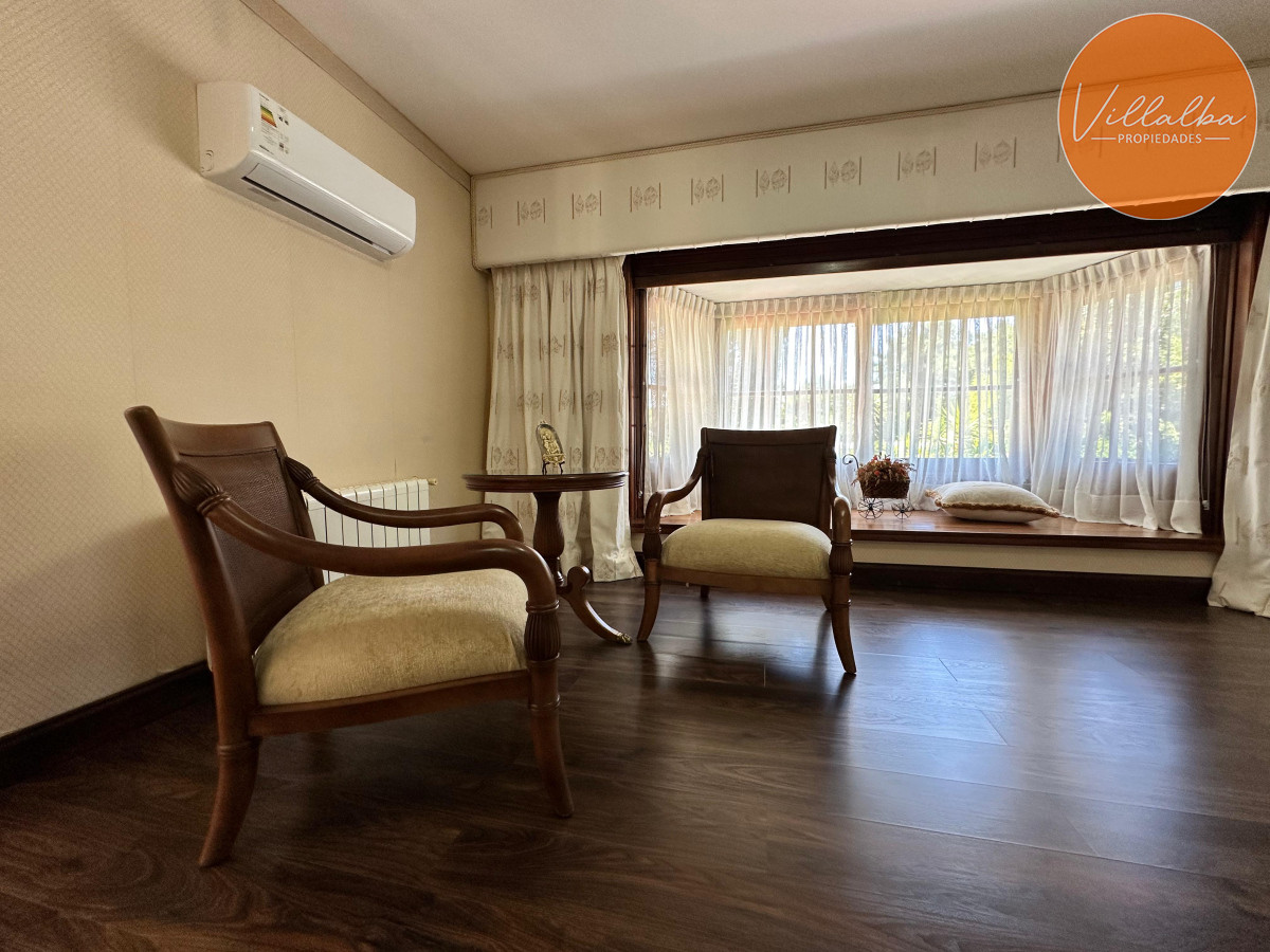 Casa ID.3571 - Admirable casa en venta de 4 dorm. y dep. de servicio en Punta del Este