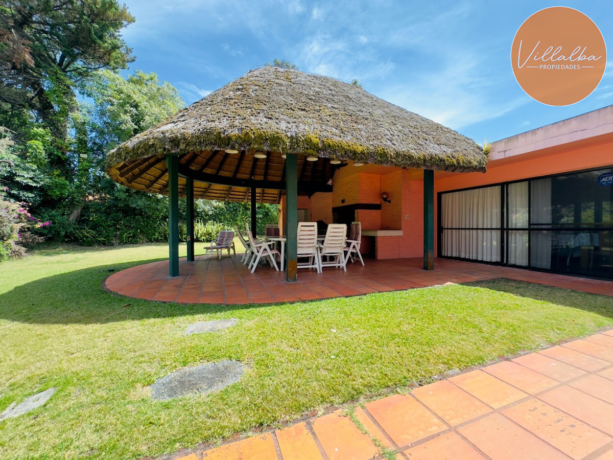 Apartamento ID.3194 - Casa en Venta, 5 dormitorios, 50 metros de la playa.