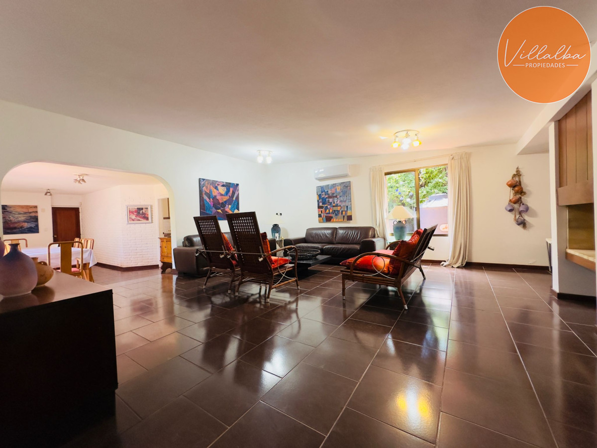 Apartamento ID.3194 - Casa en Venta, 5 dormitorios, 50 metros de la playa.