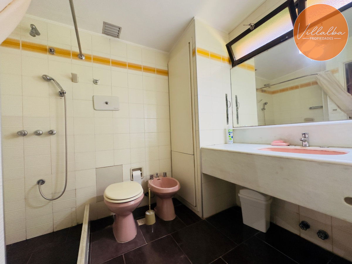 Apartamento ID.3194 - Casa en Venta, 5 dormitorios, 50 metros de la playa.