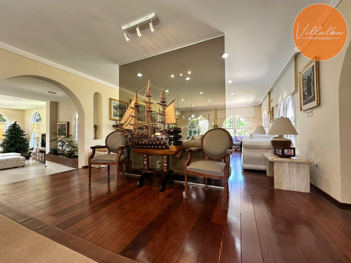 Casa ID.3571 - Admirable casa en venta de 4 dorm. y dep. de servicio en Punta del Este