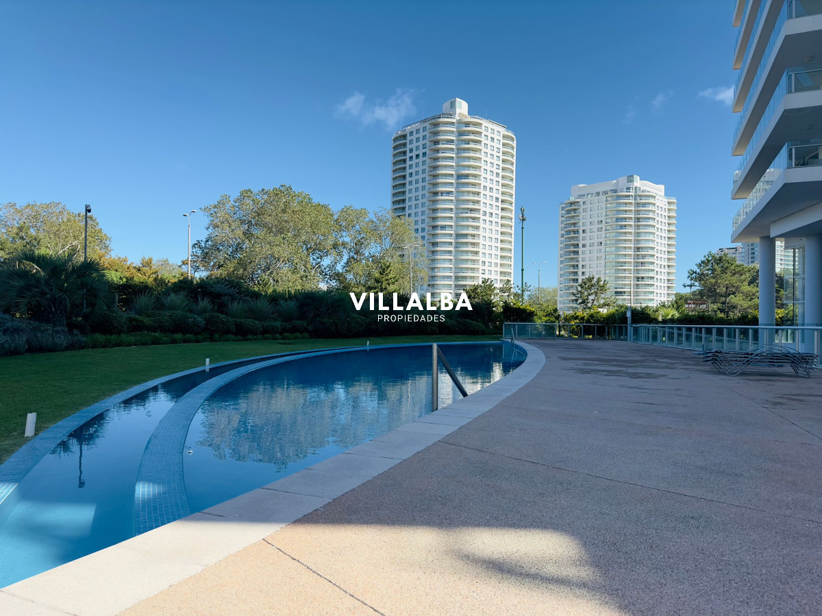 Apartamento ID.2939 - Penthouse en VENTA, 3 dormitorios en suite + Dependencia, vista 180°.