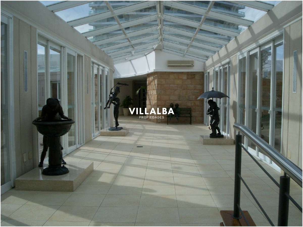 Apartamento ID.3842 - Apartamento en VENTA, 3 dormitorios en suite, Primera linea de la playa mansa.