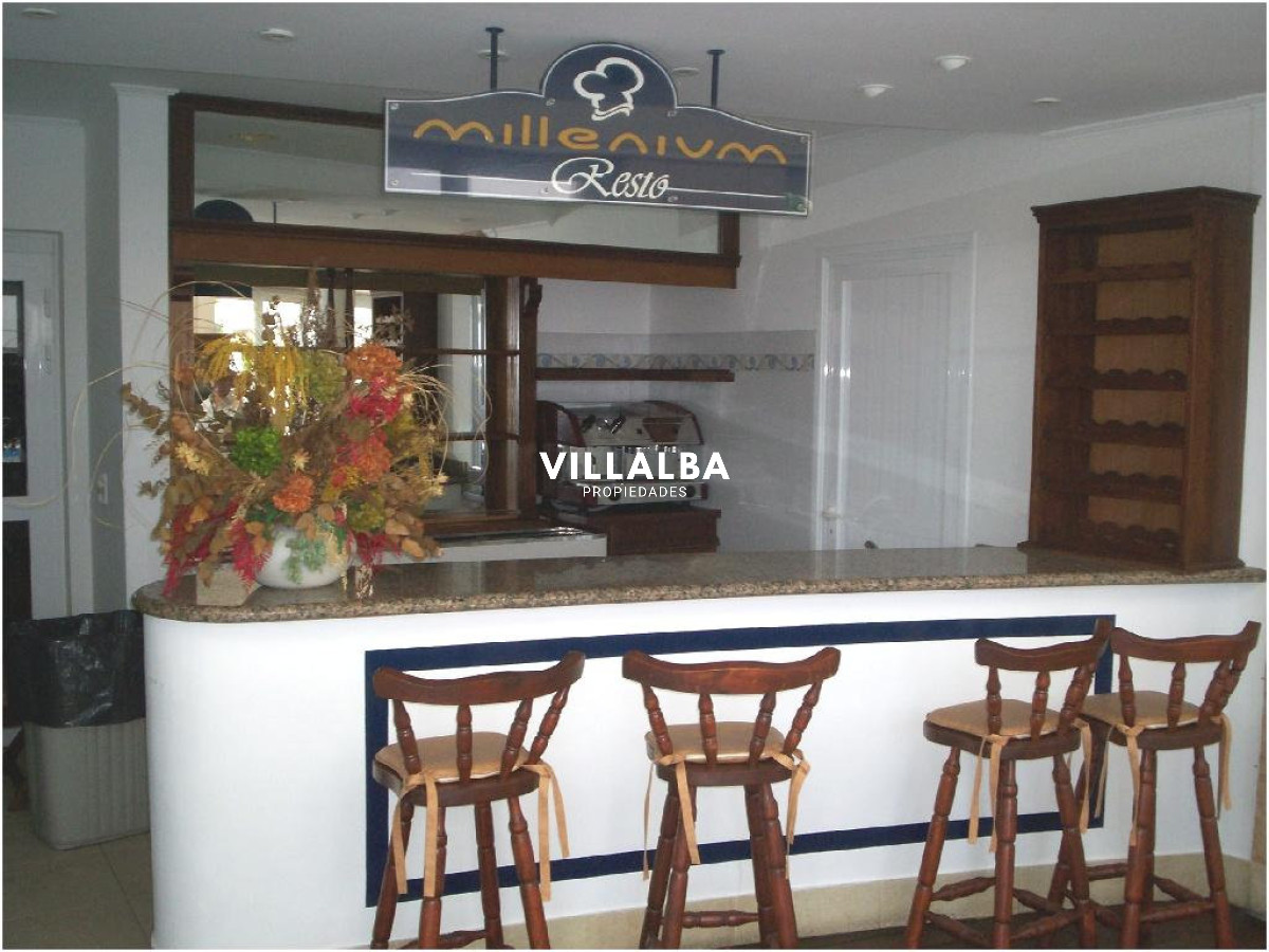 Apartamento ID.3842 - Apartamento en VENTA, 3 dormitorios en suite, Primera linea de la playa mansa.