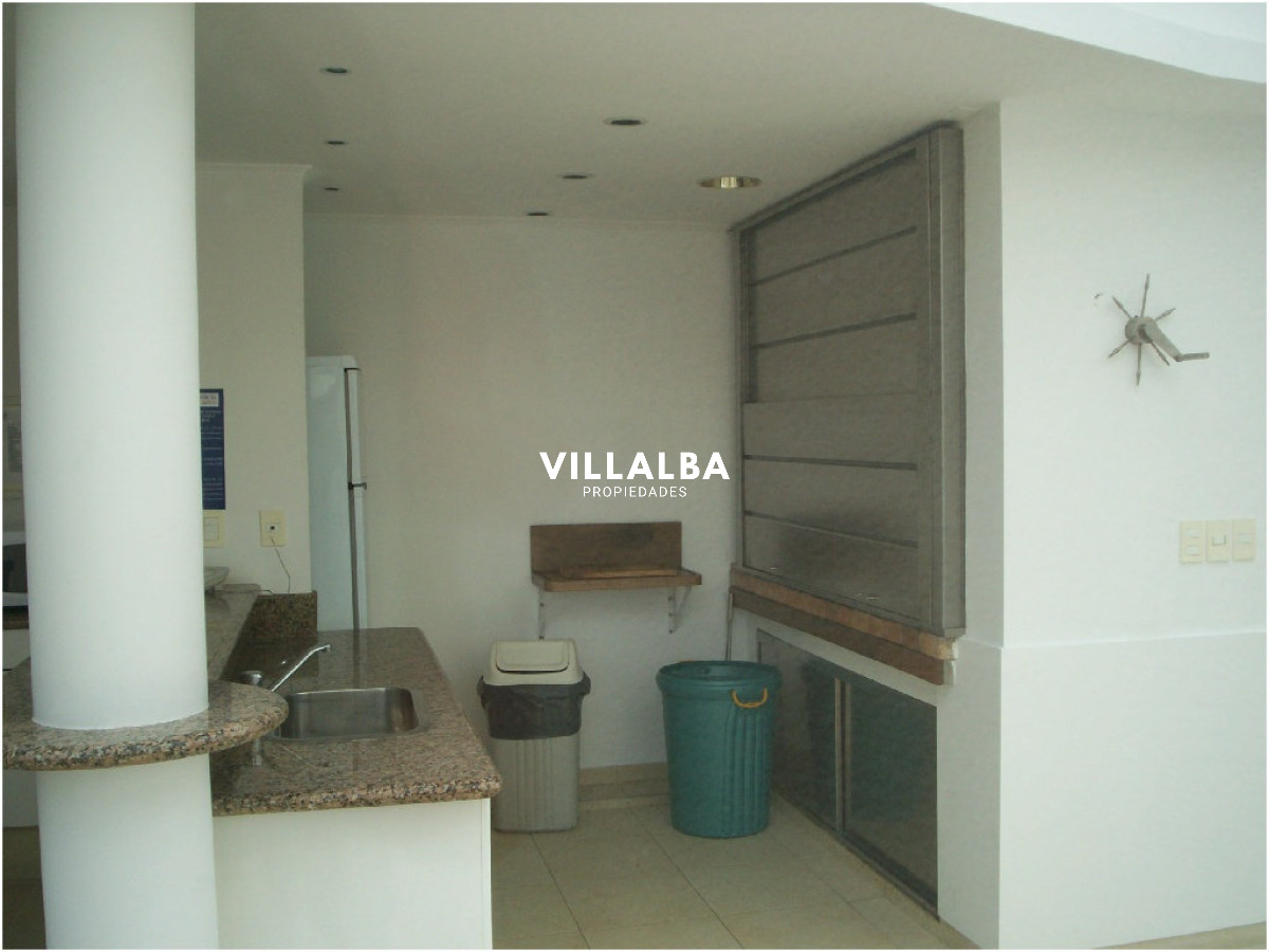 Apartamento ID.3842 - Apartamento en VENTA, 3 dormitorios en suite, Primera linea de la playa mansa.