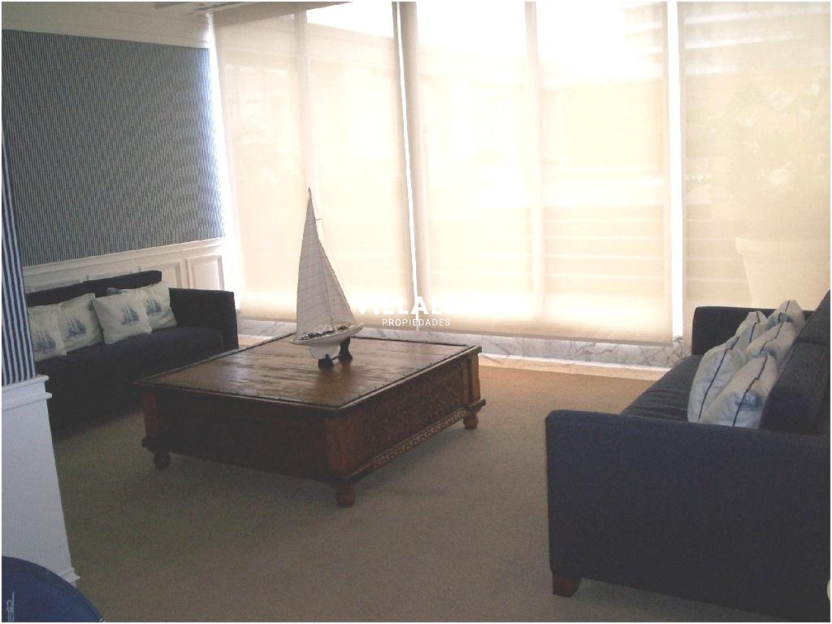 Apartamento ID.3842 - Apartamento en VENTA, 3 dormitorios en suite, Primera linea de la playa mansa.