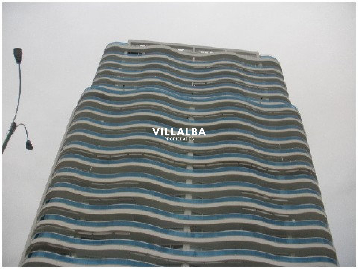 Apartamento ID.3842 - Apartamento en VENTA, 3 dormitorios en suite, Primera linea de la playa mansa.