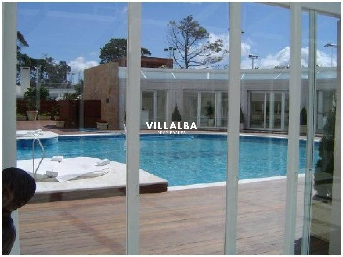 Apartamento ID.3842 - Apartamento en VENTA, 3 dormitorios en suite, Primera linea de la playa mansa.