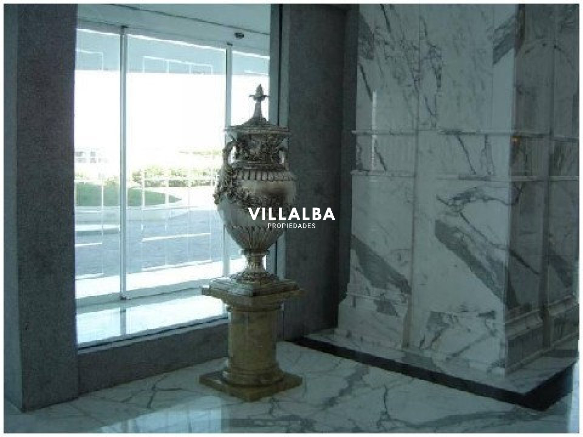 Apartamento ID.3842 - Apartamento en VENTA, 3 dormitorios en suite, Primera linea de la playa mansa.