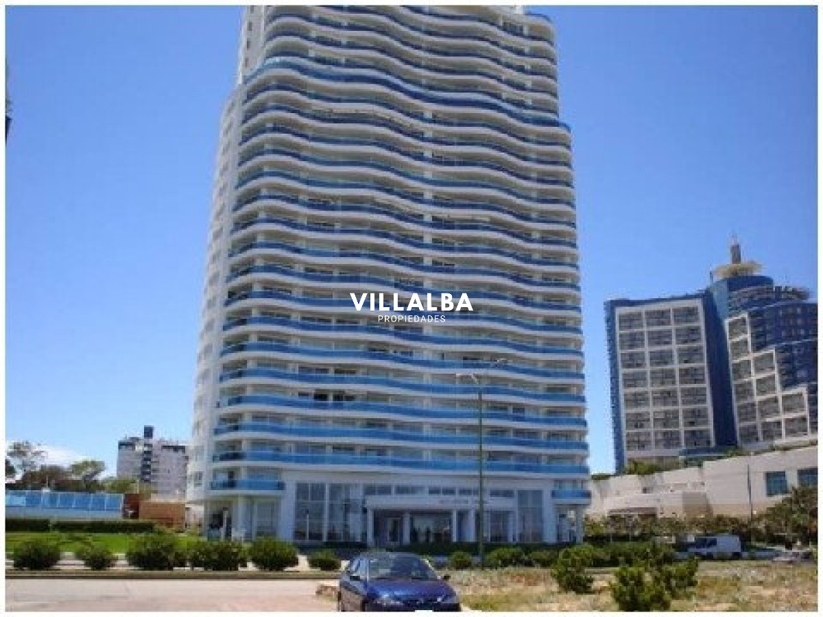 Apartamento ID.3842 - Apartamento en VENTA, 3 dormitorios en suite, Primera linea de la playa mansa.