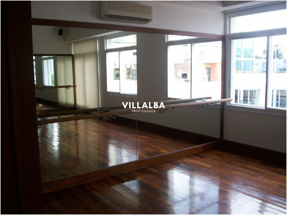 Apartamento ID.3842 - Apartamento en VENTA, 3 dormitorios en suite, Primera linea de la playa mansa.