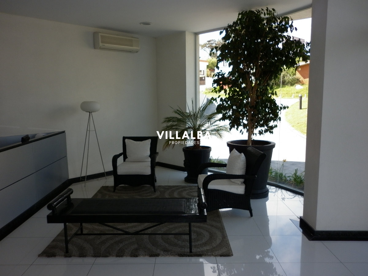 Apartamento ID.3924 - Alquiler y venta de apartamento de 3 dormitorios en Punta del Este