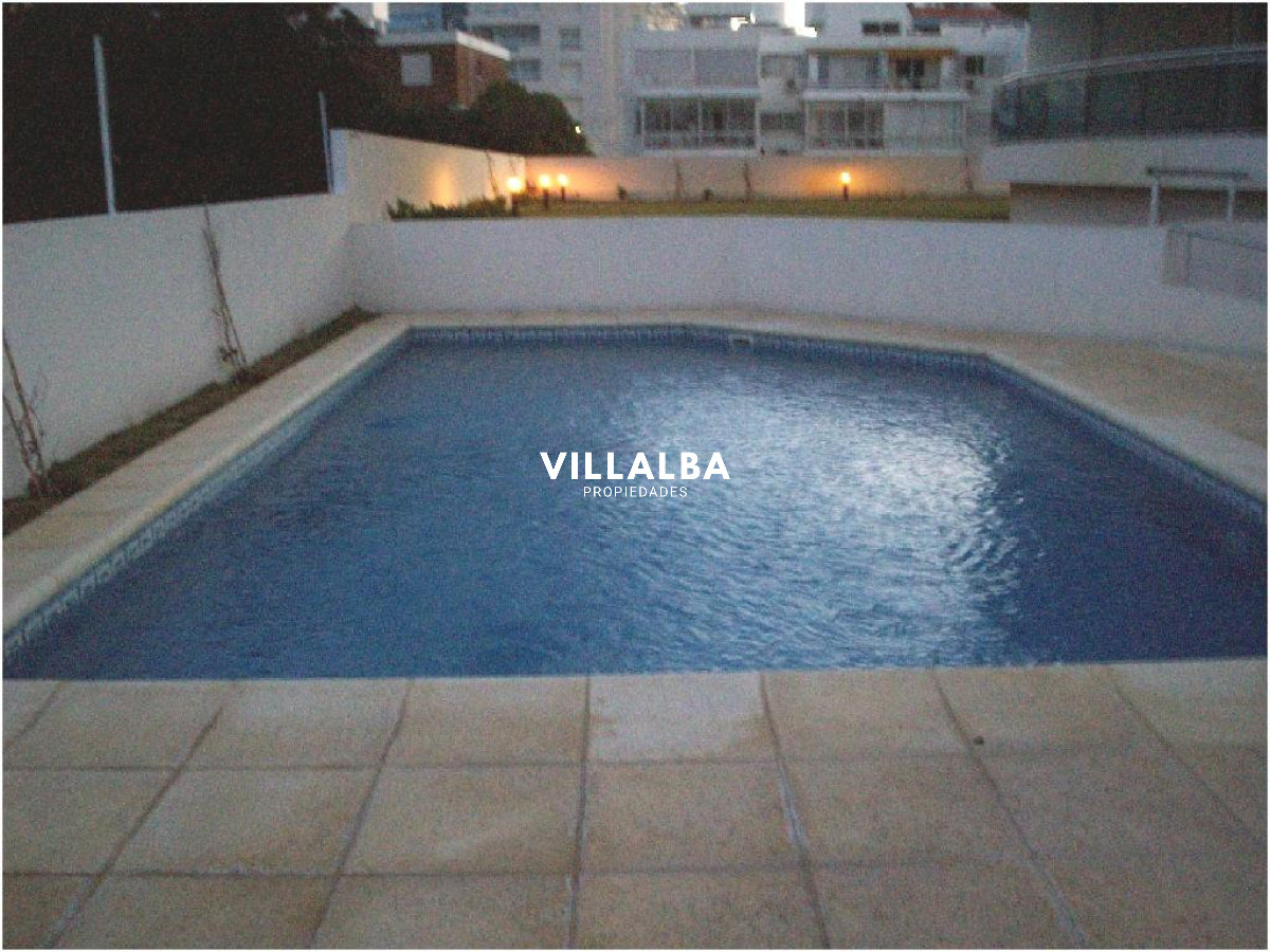 Apartamento ID.3924 - Alquiler y venta de apartamento de 3 dormitorios en Punta del Este