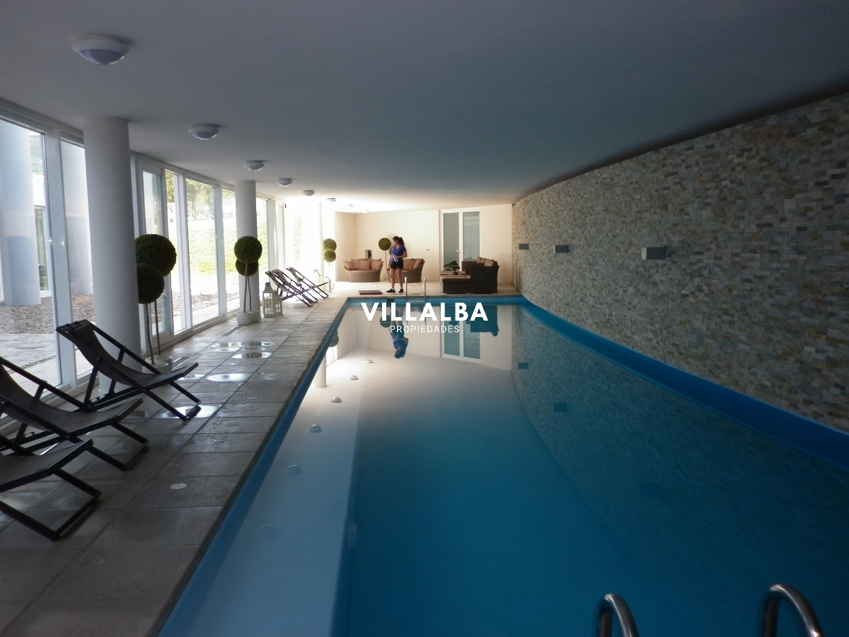 Apartamento ID.2939 - Penthouse en VENTA, 3 dormitorios en suite + Dependencia, vista 180°.