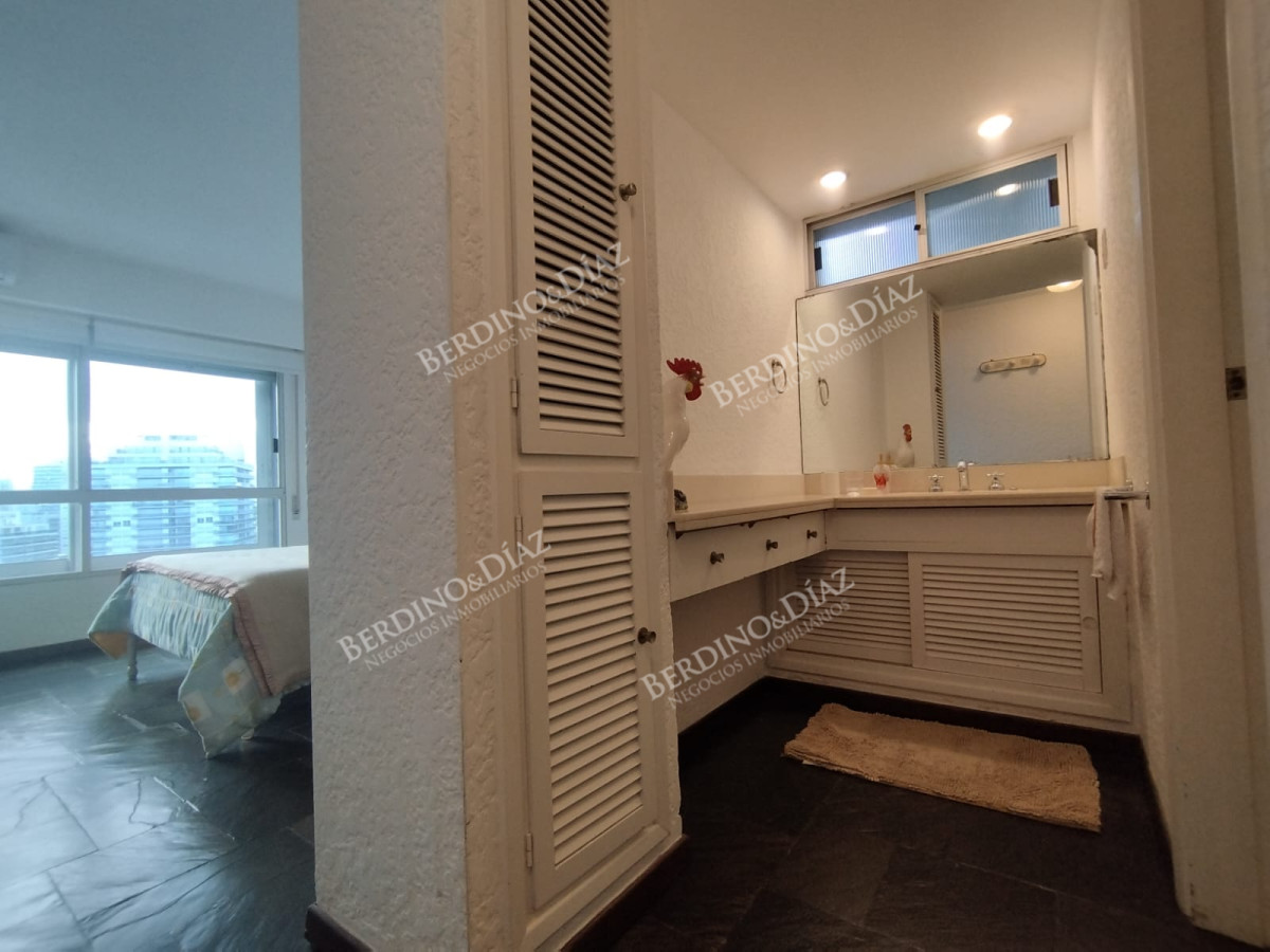 Apartamento ID.2749 - Alquiler de apartamento de 3 dormitorios en Punta del Este