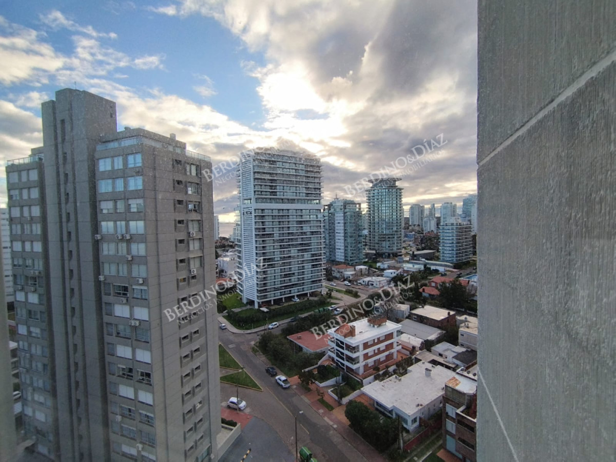 Apartamento ID.2749 - Alquiler de apartamento de 3 dormitorios en Punta del Este