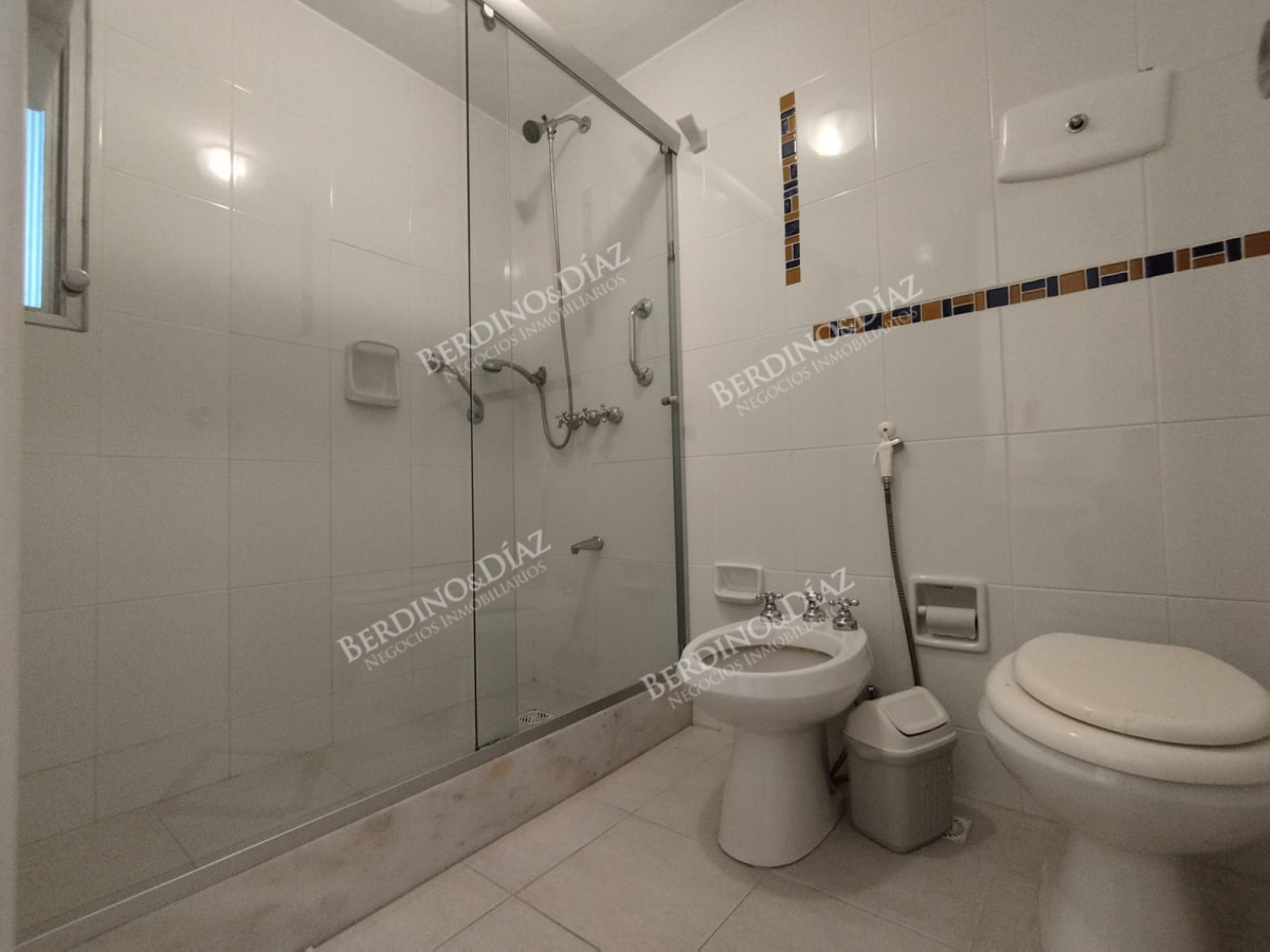 Apartamento ID.2749 - Alquiler de apartamento de 3 dormitorios en Punta del Este