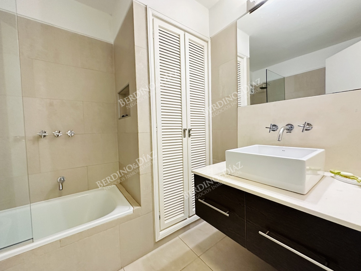 Apartamento ID.1860 - Apartamento primera línea de la playa mansa, Punta del Este.