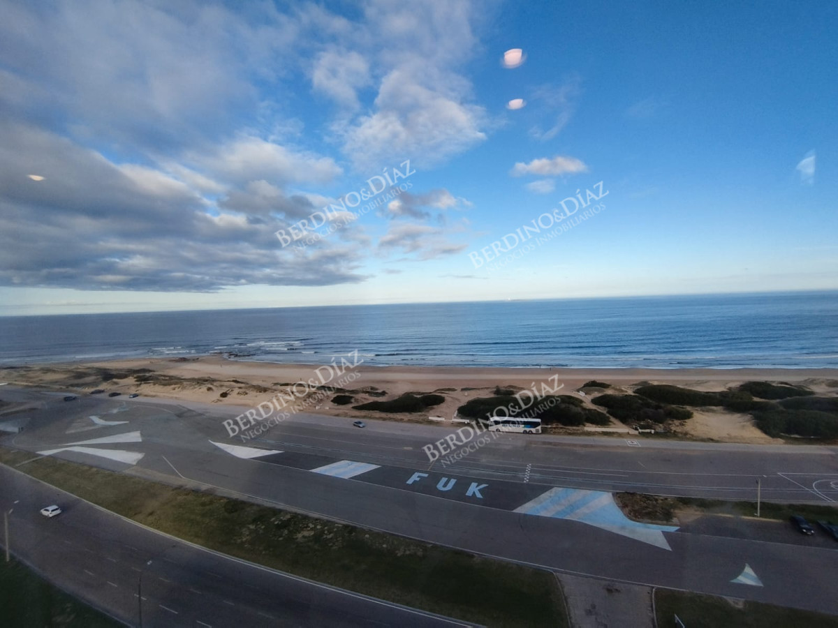 Apartamento ID.2749 - Alquiler de apartamento de 3 dormitorios en Punta del Este