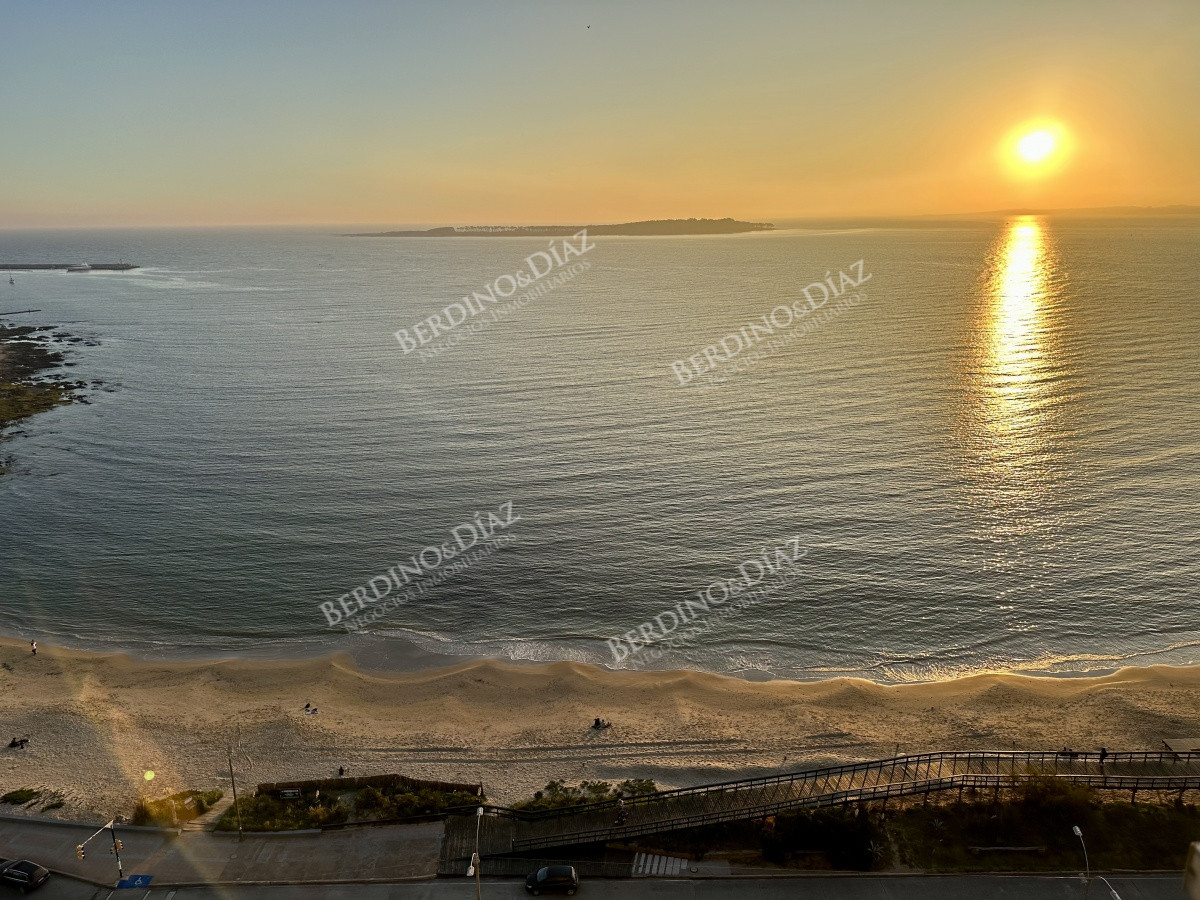 Apartamento ID.1860 - Apartamento primera línea de la playa mansa, Punta del Este.